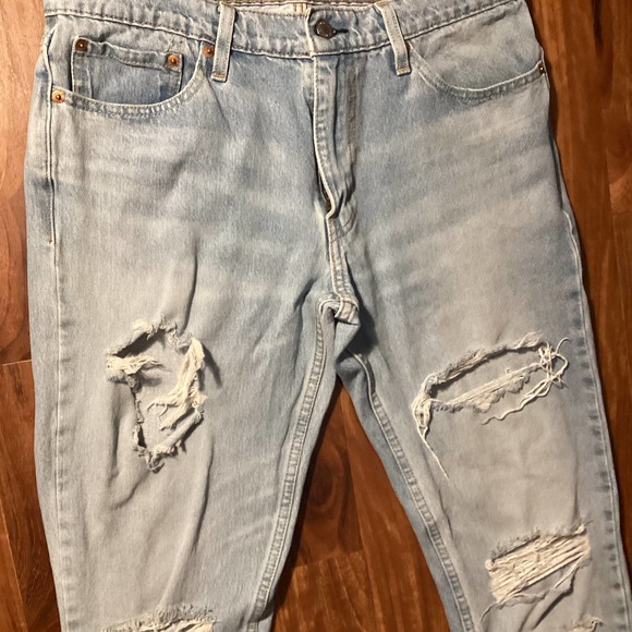 Mens size 33/32 Levi Straus distressed Jeans - Picture 2 of 4